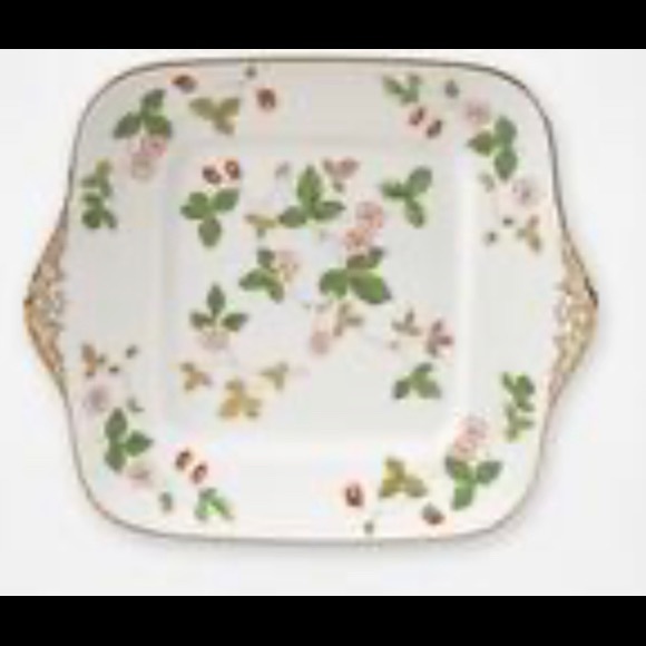 Wedgwood wild strawberry  square cake plate - Picture 3 of 3
